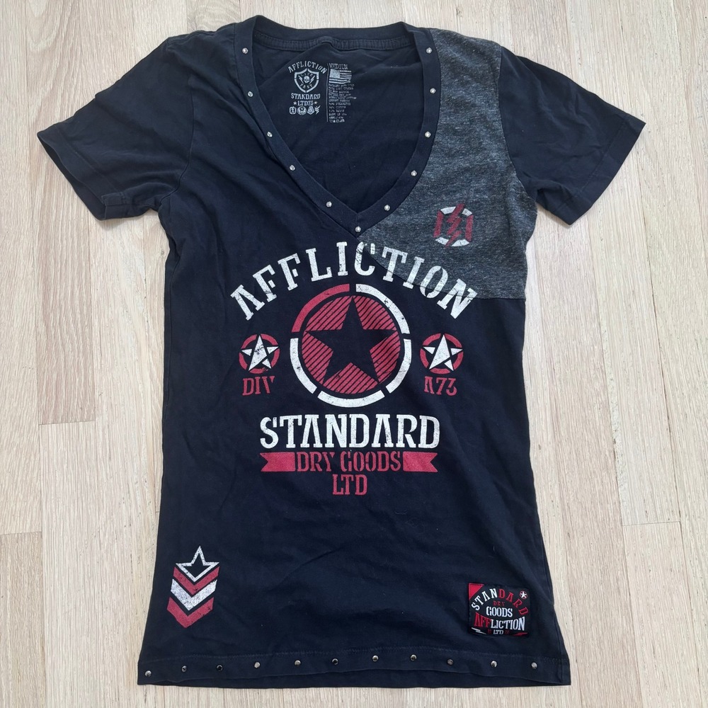 Affliction V-Neck Graphic Tee Womens Medium Black Studded Excellent Distressed
